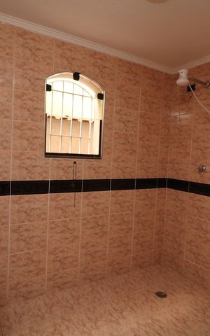 Casa à venda com 192m², 3 quartos e 3 vagasBanheiro 2