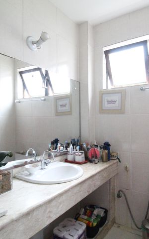 Casa à venda com 367m², 4 quartos e 1 vagaBanheiro da suíte