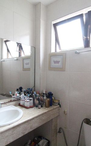Casa à venda com 367m², 4 quartos e 1 vagaBanheiro da suíte