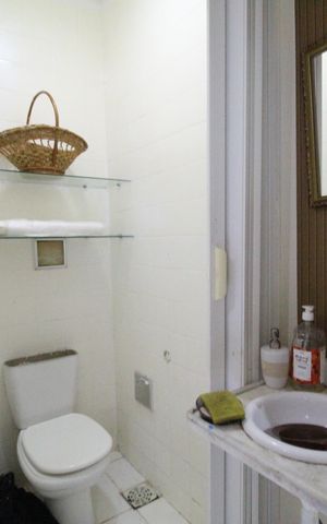 Casa à venda com 367m², 4 quartos e 1 vagaDependência - Banheiro
