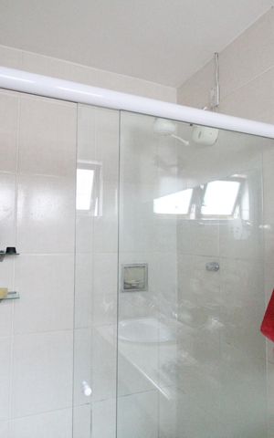 Casa à venda com 367m², 4 quartos e 1 vagaBanheiro da suíte