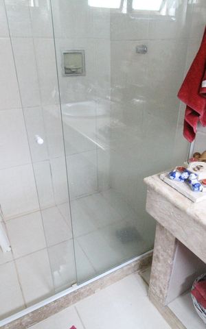 Casa à venda com 367m², 4 quartos e 1 vagaBanheiro da suíte