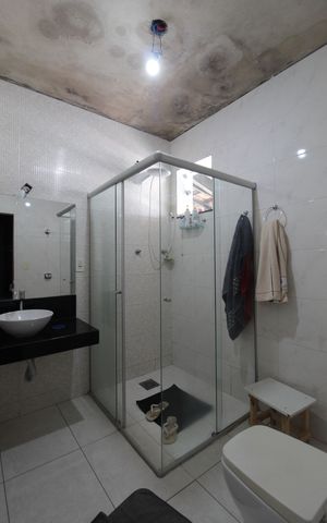 Casa à venda com 270m², 3 quartos e 6 vagasBanheiro da Suite