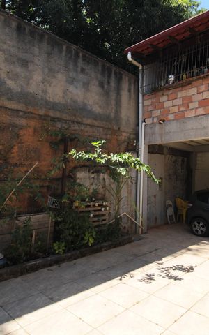 Casa à venda com 270m², 3 quartos e 6 vagasQuintal