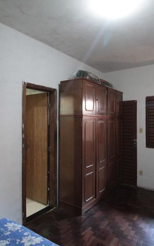 Casa à venda com 270m², 3 quartos e 6 vagasSuite