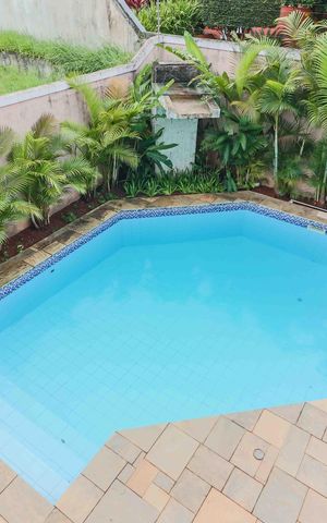 Casa à venda com 417m², 4 quartos e 6 vagas Casa à venda com 417m², 4 quartos e 6 vagasÁrea comum - Piscina