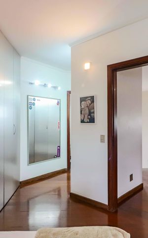 Casa à venda com 417m², 4 quartos e 6 vagas Casa à venda com 417m², 4 quartos e 6 vagasSuíte 3
