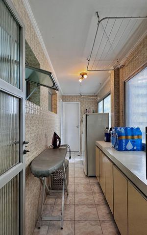 Apartamento à venda com 147m², 3 quartos e 2 vagas Apartamento à venda com 147m², 3 quartos e 2 vagasÁrea de Serviço
