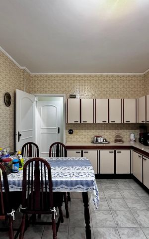 Apartamento à venda com 147m², 3 quartos e 2 vagas Apartamento à venda com 147m², 3 quartos e 2 vagasCozinha