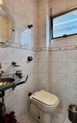 Apartamento à venda com 147m², 3 quartos e 2 vagas Apartamento à venda com 147m², 3 quartos e 2 vagasLavabo