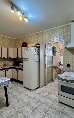 Apartamento à venda com 147m², 3 quartos e 2 vagas Apartamento à venda com 147m², 3 quartos e 2 vagasCozinha