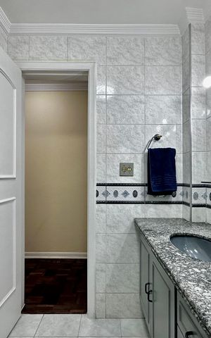 Apartamento à venda com 147m², 3 quartos e 2 vagas Apartamento à venda com 147m², 3 quartos e 2 vagasBanheiro Social