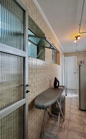 Apartamento à venda com 147m², 3 quartos e 2 vagas Apartamento à venda com 147m², 3 quartos e 2 vagasÁrea de Serviço