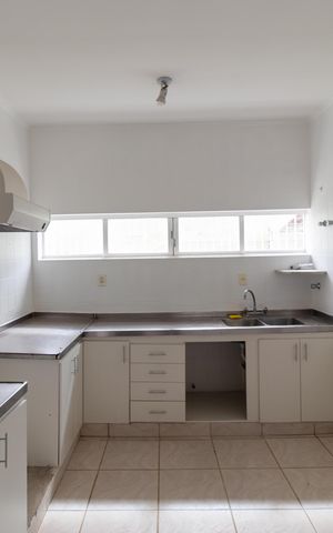 Casa de condomínio para alugar com 250m², 3 quartos e 4 vagas Casa de condomínio para alugar com 250m², 3 quartos e 4 vagasCozinha