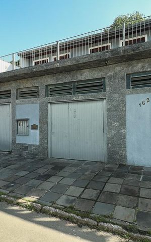 Casa à venda com 185m², 3 quartos e 2 vagasFachada