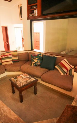 Casa de condomínio à venda com 1036m², 4 quartos e 3 vagas Casa de condomínio à venda com 1036m², 4 quartos e 3 vagasSala