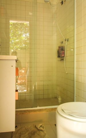 Casa de condomínio à venda com 1036m², 4 quartos e 3 vagas Casa de condomínio à venda com 1036m², 4 quartos e 3 vagasBanheiro de serviço