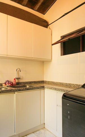Casa de condomínio à venda com 1036m², 4 quartos e 3 vagas Casa de condomínio à venda com 1036m², 4 quartos e 3 vagasÁrea de Serviço