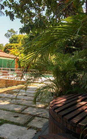 Casa de condomínio à venda com 1036m², 4 quartos e 3 vagas Casa de condomínio à venda com 1036m², 4 quartos e 3 vagasQuintal