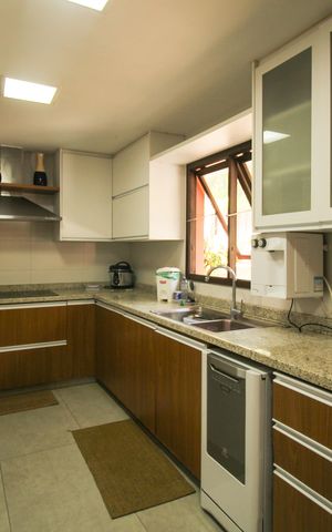 Casa de condomínio à venda com 1036m², 4 quartos e 3 vagas Casa de condomínio à venda com 1036m², 4 quartos e 3 vagasCozinha