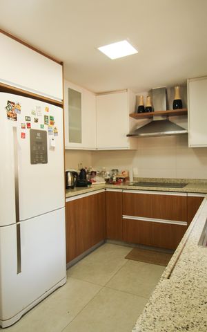 Casa de condomínio à venda com 1036m², 4 quartos e 3 vagas Casa de condomínio à venda com 1036m², 4 quartos e 3 vagasCozinha