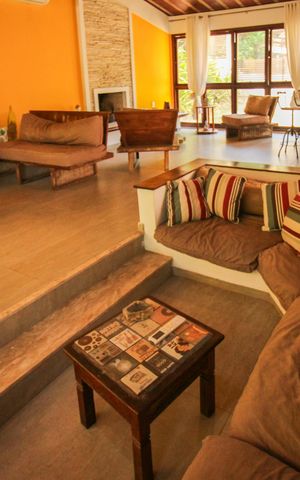 Casa de condomínio à venda com 1036m², 4 quartos e 3 vagas Casa de condomínio à venda com 1036m², 4 quartos e 3 vagasSala