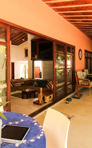 Casa de condomínio à venda com 1036m², 4 quartos e 3 vagas Casa de condomínio à venda com 1036m², 4 quartos e 3 vagasVaranda