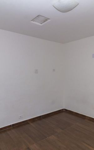 Casa para alugar com 40m², 1 quarto e 1 vaga Casa para alugar com 40m², 1 quarto e 1 vagaSala