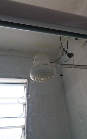 Casa à venda com 250m², 2 quartos e 2 vagasCasa 1 - Banheiro - Chuveiro