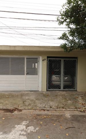 Casa à venda com 250m², 2 quartos e 2 vagasFachada
