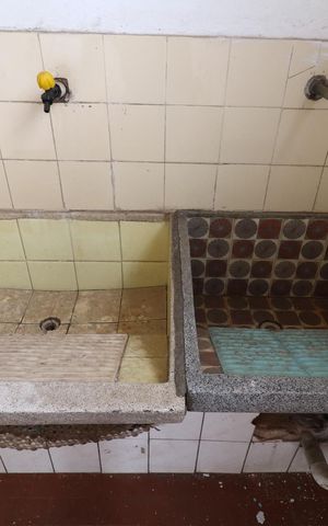 Casa à venda com 250m², 2 quartos e 2 vagasCasa 2 - Área de Serviço - Tanque