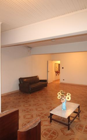 Casa à venda com 265m², 8 quartos e 5 vagasCasa 2 - Sala