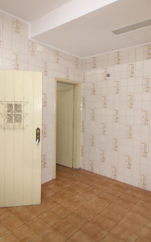 Casa à venda com 265m², 8 quartos e 5 vagasCasa 2 - Cozinha