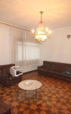 Casa à venda com 265m², 8 quartos e 5 vagasCasa 1 - Sala