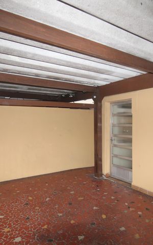 Casa à venda com 265m², 8 quartos e 5 vagasCasa 2 - Garagem