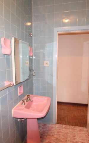 Casa à venda com 265m², 8 quartos e 5 vagasCasa 1 - Banheiro