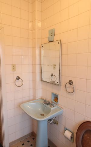 Casa à venda com 265m², 8 quartos e 5 vagasCasa 2 - Banheiro