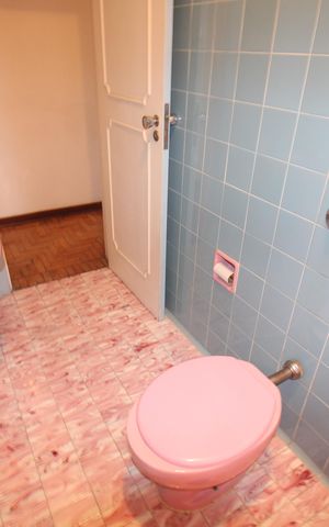 Casa à venda com 265m², 8 quartos e 5 vagasCasa 1 - Banheiro