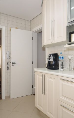 Apartamento à venda com 168m², 4 quartos e 3 vagas Apartamento à venda com 168m², 4 quartos e 3 vagasCozinha