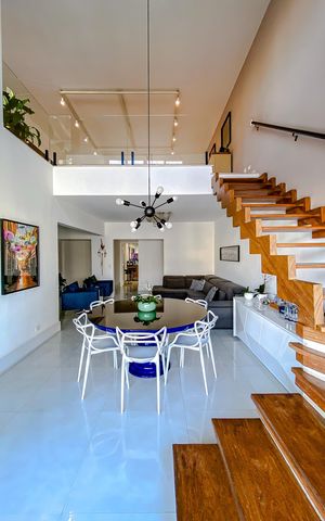 Apartamento à venda com 368m², 6 quartos e 4 vagasEscada