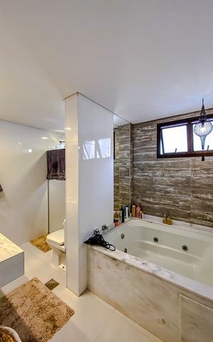 Apartamento à venda com 368m², 6 quartos e 4 vagasBanheiro da Suíte 3
