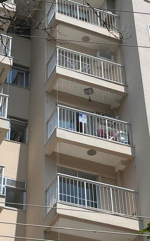 Apartamento à venda com 69m², 2 quartos e sem vaga Apartamento à venda com 69m², 2 quartos e sem vagaFachada do bloco e Plaquinha