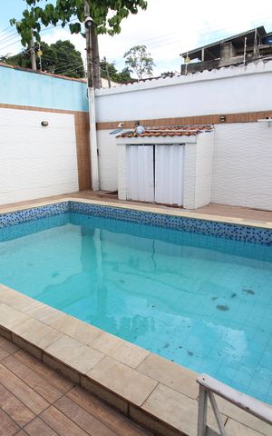 Casa à venda com 260m², 5 quartos e 3 vagasPiscina