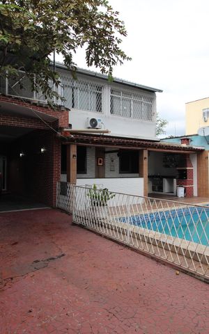 Casa à venda com 260m², 5 quartos e 3 vagasÁrea Externa