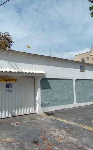 Casa à venda com 260m², 5 quartos e 3 vagas Casa à venda com 260m², 5 quartos e 3 vagasFachada