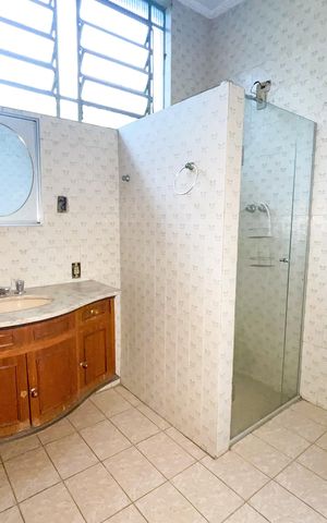 Casa para alugar com 360m², 3 quartos e 3 vagasBanheiro 1