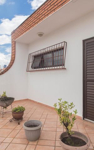 Casa à venda com 268m², 5 quartos e 3 vagasVaranda