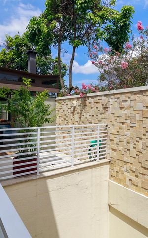 Casa de condomínio à venda com 447m², 4 quartos e 5 vagas Casa de condomínio à venda com 447m², 4 quartos e 5 vagasÁrea Externa