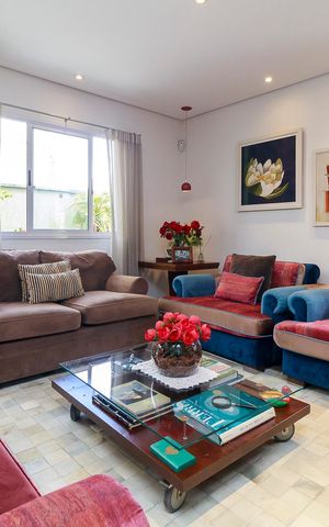 Casa de condomínio à venda com 447m², 4 quartos e 5 vagas Casa de condomínio à venda com 447m², 4 quartos e 5 vagasSala