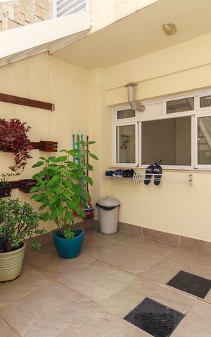 Casa de condomínio à venda com 447m², 4 quartos e 5 vagas Casa de condomínio à venda com 447m², 4 quartos e 5 vagasÁrea Externa